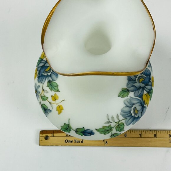 Vintage 12" White Bud Vase w/Flowers Wide Base Curvey Opening Cellini Italy - Picture 9 of 9